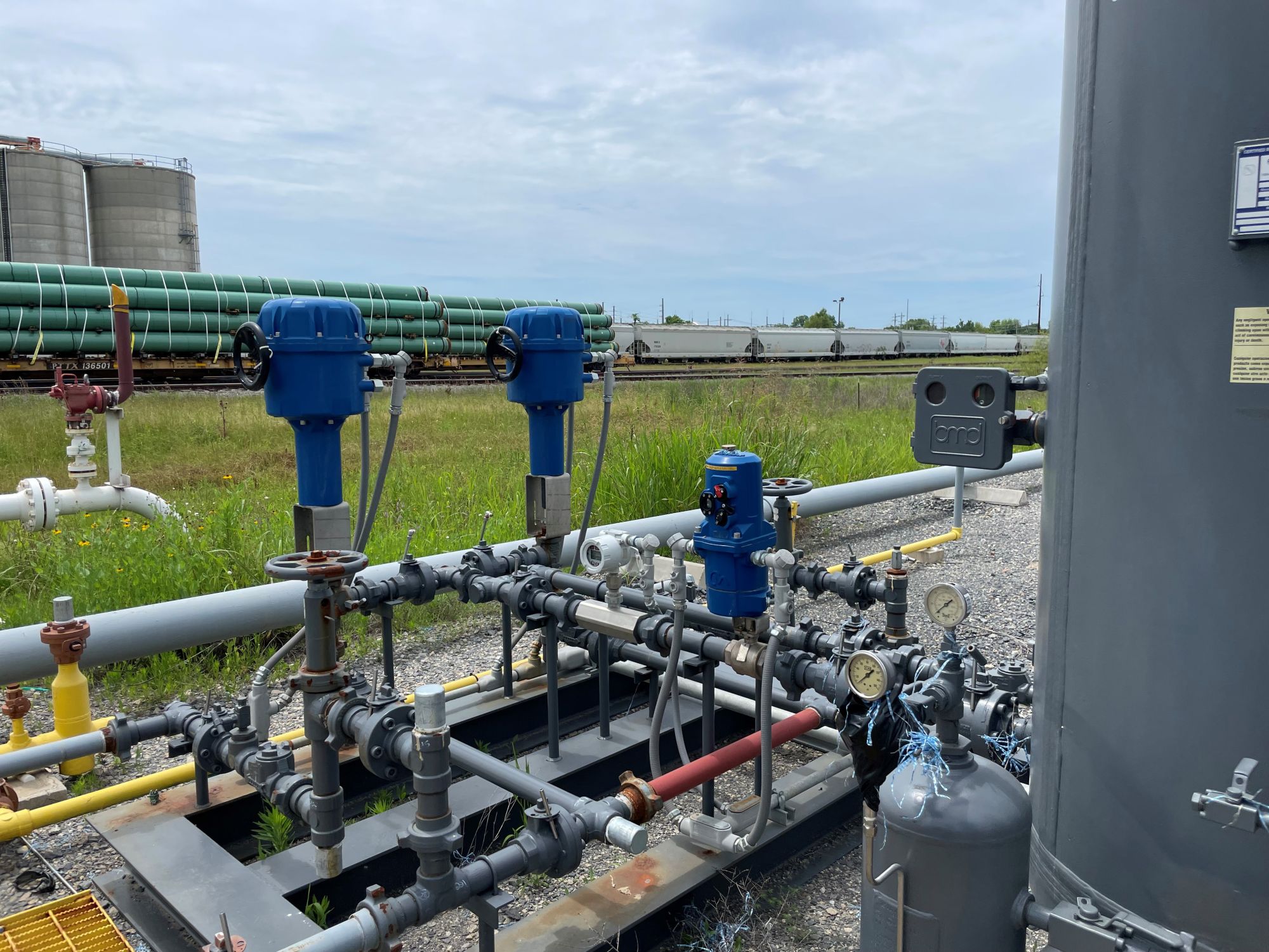 IMAGE 1: A gas lift process pipeline with process control actuators (Images courtesy of Rotork)