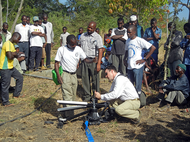 Farmers test the Saajhi Stepping Pump.