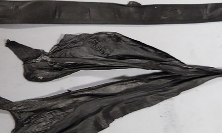 Extruded ePTFE tape yarn coated with graphite