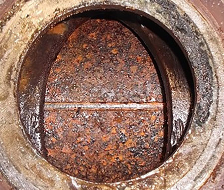 IMAGE 3: Oxidized rotor and vane