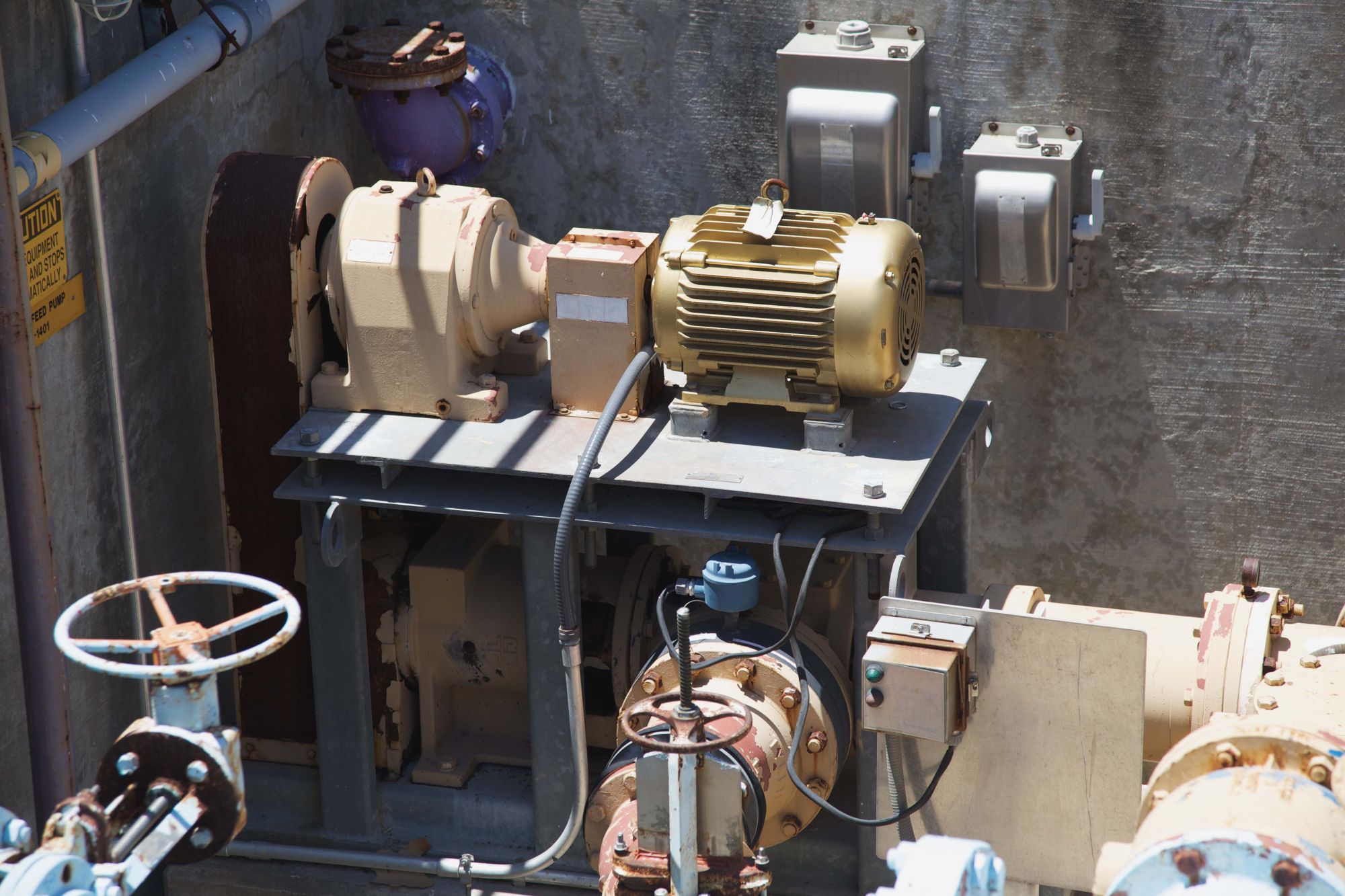 Replacing standard motors with NEMA Super Premium efficiency (IE4) models or combining motors with variable speed drives reduces energy losses and enables measurable cost savings.