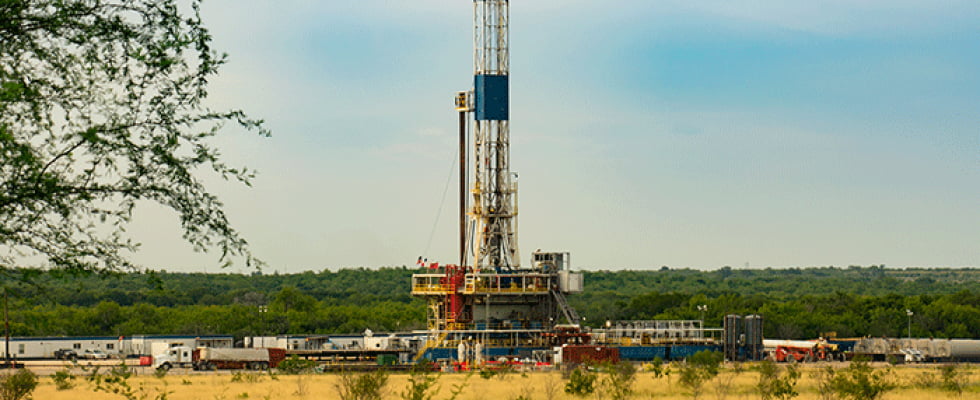 fracking oil rig