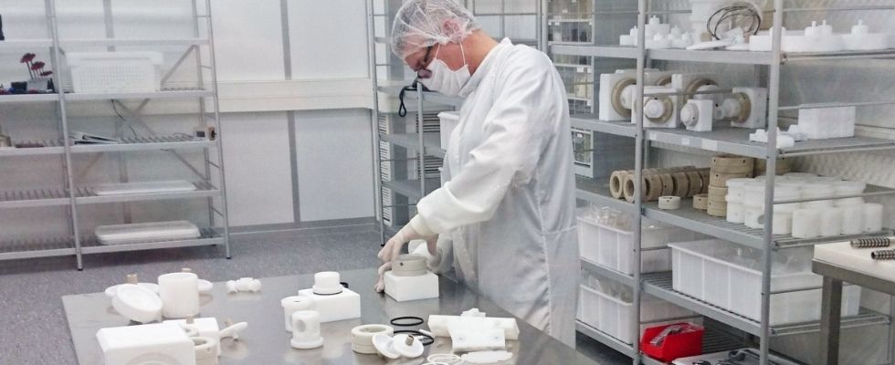 AODD Pumps in Semiconductor Cleanroom Environments