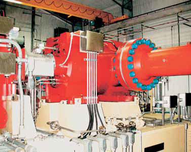 Centrifugal compressor fitted with magnetic bearings