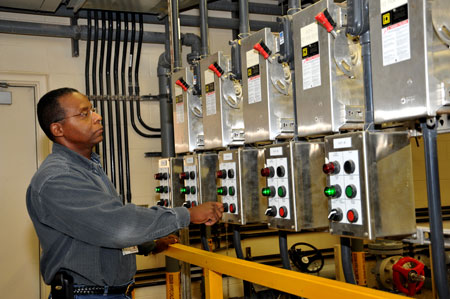  DWSD supervisor places pump into remote control mode at the Conner Creek CSO Co